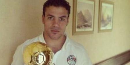 عمرو زكى: اتحاد الكرة مش بيحمى حسام حسن.. وأمى مقهورة بسببى