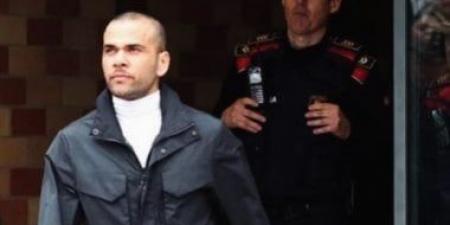 داني ألفيس يقترب من العودة إلى الملاعب من بوابة نادي برتغالي