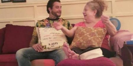 أول
تعليق
من
أحمد
الفيشاوي
على
وفاة
والدته
سمية
الألفي:
هعيش
عمري
حزين
عليكي