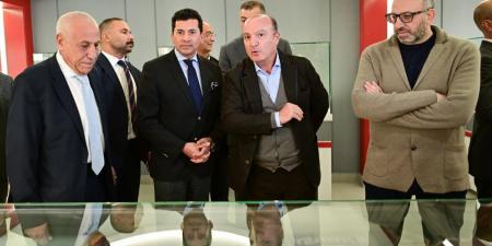 وزير
      الشباب
      والرياضة
      يزور
      الزمالك
      ويؤكد
      دعمه
      الكامل
      للقلعة
      البيضاء