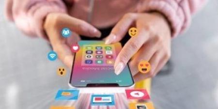 يورونيوز: عدة دول أوروبية تدرس تقييد أو حظر وصول القاصرين لوسائل التواصل الاجتماعى