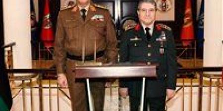 إسقاط
      رئيس
      أركان
      الدبيية
      في
      حادث
      مأساوي
      بأنقرة..
      تفاصيل
      وتداعيات