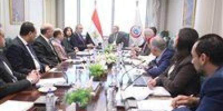 وزير
      الصحة
      يترأس
      اجتماع
      مجلس
      إدارة
      الهيئة
      العامة
      للمستشفيات
      التعليمية
      رقم
      (18)