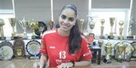 آيات
      ياسين
      لاعبة
      كرة
      الطائرة
      سيدات:
      سعيدة
      بعودتي
      لبيتي..
      واللعب
      بقميص
      الأهلي
      مسئولية
      كبيرة