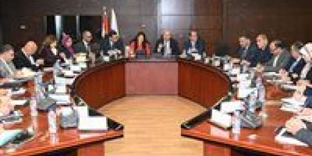 وزراء
      الصناعة
      والتخطيط
      والإسكان
      والمالية
      يبحثون
      تعزيز
      منظومة
      مرافق
      المناطق
      الصناعية
      في
      المحافظات