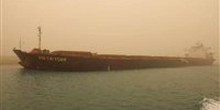 نجاح جهود قاطرات الإنقاذ البحري بقناة السويس في تعويم سفينة الصب" XIN TAIN YUAN"