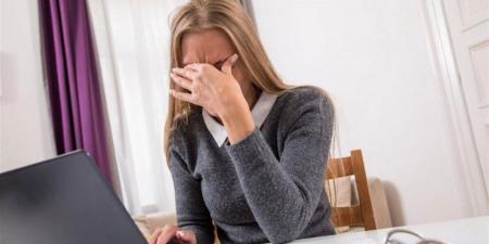 الصداع النصفي وعلاقته بالغذاء.. ما الذي يجب تجنبه؟