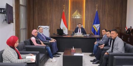 محافظ دمياط يبحث آلية تطبيق مبادرة "مصر الرقمية"