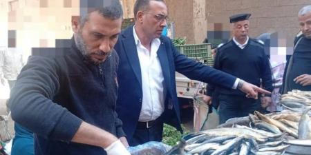 تزامنًا مع أعياد الربيع.. ضبط ربع طن أسماك مملحة فاسدة بأسواق الشهداء بالمنوفية