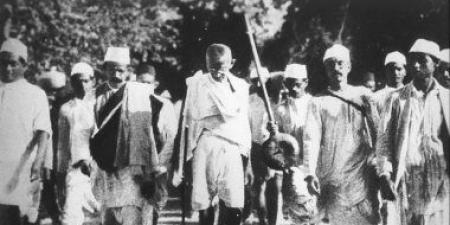 فى ذكرى انطلاق نضال غاندى.. كيف قاد المقاومة السلمية ضد الاستعمار البريطانى؟