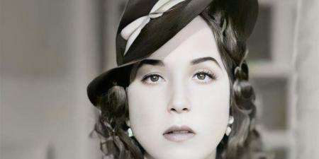 «غلام متشرد يرتدي الشال الثمين».. قصة مشهد غريب لـ فاطمة رشدي على المسرح