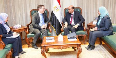 وزير العمل يلتقي سفير المملكة المتحدة بالقاهرة لبحث تعزيز التعاون في التدريب المهني وتشغيل الشباب وتمكين المرأة