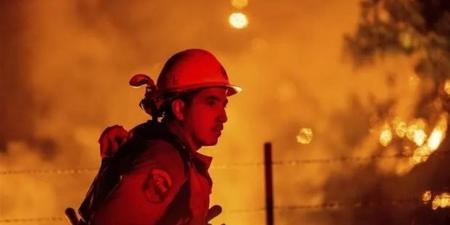 حريق هائل في كاليفورنيا يهدد إمدادات المناديل لملايين الأمريكيين