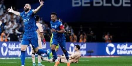 الهلال ضد الخلود.. بنزيما يوقع على هاتريك فى الشوط الأول "فيديو"