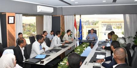 محافظ أسوان يؤكد على الدعم الكامل للشباب ورواد الأعمال