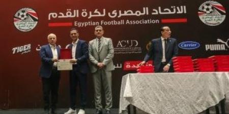 مصدر فى الأهلى: تكريم اتحاد الكرة لـ محمود وفا يثير علامات الاستفهام