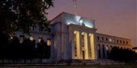 صدام السلطات.. مدعون عامون يقتحمون «مقر الاحتياطي الفيدرالي» في مهمة سرية