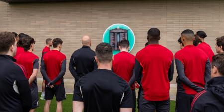 ليفربول يحيى ضحايا هيلزبره بحضور محمد صلاح.. صور