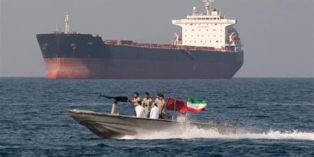 العقود الآجلة لداو جونز تتأهب للتداول وسط توتر مضيق هرمز