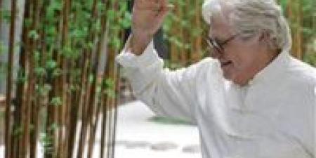 حسين فهمي يعلن انتهاء تصوير فيلمه في الصين: تجربة استثنائية لا تُنسى