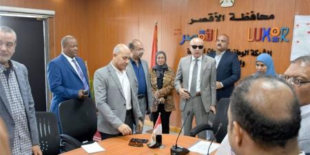 وكيل تعليم الأقصر يتفقد مدرسة البدادرة لمتابعة انتظام الدراسة ومستوى الطلاب