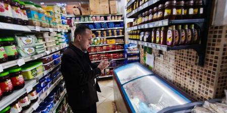 ضبط كميات كبيرة من السلع مجهولة المصدر خلال حملات تموينية بالشرقية