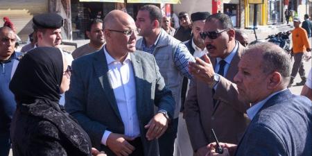 محافظ الإسكندرية يتابع أعمال توسعة "الكيلو 21" بالعجمي لإزالة المعوقات قبل موسم الصيف