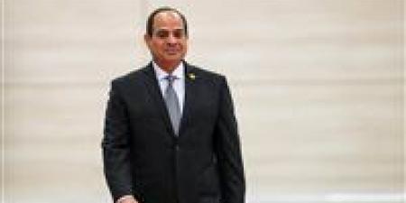 السيسي يضع إكليلًا من الزهور على النصب التذكاري وقبر السادات في الذكرى 44 لتحرير سيناء