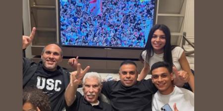 ابتسامة المعلم تزين المشهد.. حسن شحاتة يحتفل بصدارة الزمالك للدورى