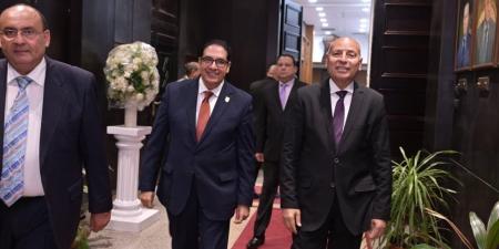 رئيس جامعة القاهرة: حاضنة ريادة الأعمال مستعدة لتبني المشروعات الخضراء الذكية