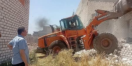 إزالة 16 حالة تعدٍ على مساحة 1610 متر على الأراضي الزراعية وأملاك الدولة بالمنيا