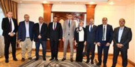 وزير الشباب والرياضة يبحث تطوير القوس والسهم وخطط المستقبل