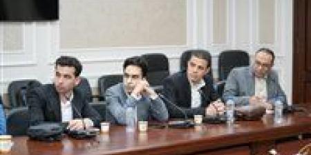 وزير العمل يلتقي محرري ملف العمل بالصحف ويستعرض جهود الوزارة في التدريب والتشغيل والحماية الاجتماعية