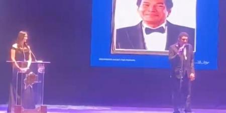 موهوب وتعب في طريقه.. باسم سمرة يشيد ب عصام عمر في افتتاح مهرجان الإسكندرية للفيلم القصير