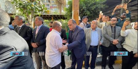 الدكتور محمد الباز يشارك في جنازة الراحل مختار نوح (فيديو)