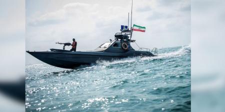 تقارير تشير إلى توقف أنظمة تتبع السفن الإيرانية في محاولة للالتفاف على الحصار البحري