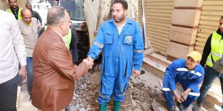 رئيس "مياه الغربية" ومسئولي التشغيل والصيانة يبحثون ميدانيًا شكوى ضعف المياه بميت حبيش