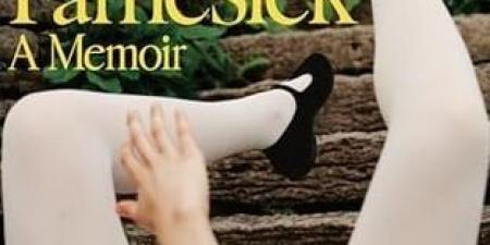 ماذا يقرأ الغرب.. سياسة وسير وقضايا مجتمعية فى قائمة الأكثر مبيعا