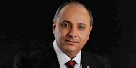 وزير الرياضة يطمئن على رئيس الاتحاد المصري للتايكوندو بعد تعرضه لحادث