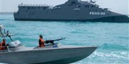 «صدام عسكري وسط البحر بين أمريكا وإيران».. ماذا يحدث في مضيق هرمز؟