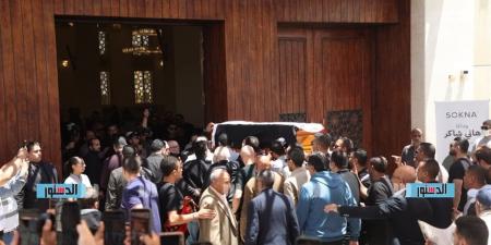 بث مباشر.. قناة الحياة تنقل مراسم جنازة هاني شاكر وسط حضور فني وجماهيري كبير