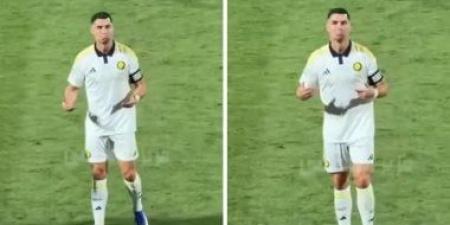 كريستيانو رونالدو يستفز جماهير الشباب بالرقص بعد هتاف "ميسي" (فيديو)