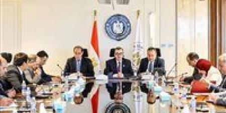 دعم الجامعات وتطوير التعليم العالي.. الحكومة تبحث تمويلًا مستدامًا وربط البحث العلمي بالصناعة