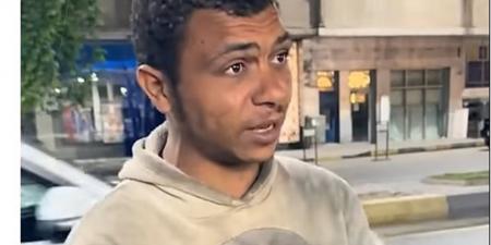 شاب من ذوي الهمم يخطف الأنظار بجمال صوته (فيديو)