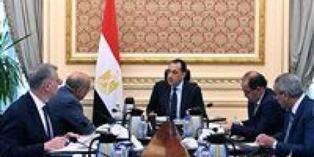 رئيس الوزراء يتابع الجهود الحكومية لتوفير المنتجات البترولية وتعزيز المخزون