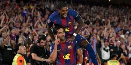 برشلونة يضرب ريال مدريد بثنائية ويتوج رسميا بلقب الدوري الإسباني.. فيديو