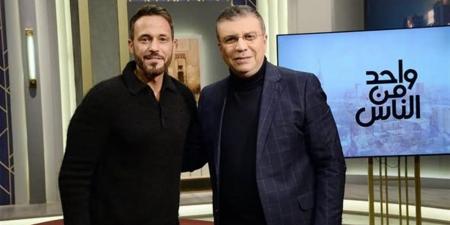 عمرو الليثي يكرم يوسف الشريف بعد نجاح مسلسل "فن الحرب" بدرع التميز