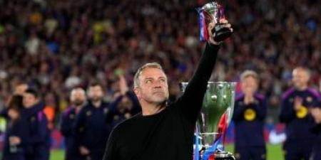 هانزي فليك يوافق على تجديد عقده مع برشلونة حتى 2028