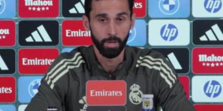 ألفارو أربيلوا يرفض التعليق على عودة مورينيو ويؤكد التزامه بريال مدريد قبل مواجهة أوفييدو