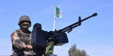 الجيش الجزائرى يستعرض قواته في المنطقة الحدودية